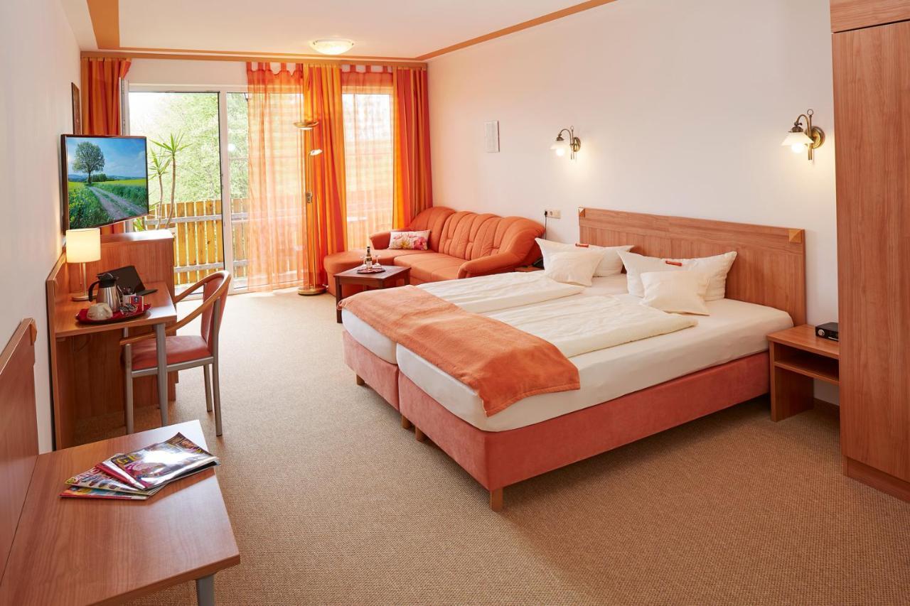 Land- Und Aktivhotel Altmuehlaue Bad Rodach Bagian luar foto