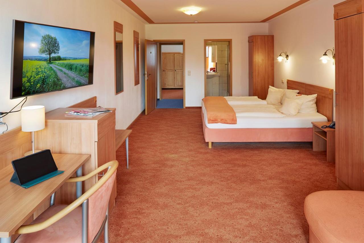 Land- Und Aktivhotel Altmuehlaue Bad Rodach Bagian luar foto
